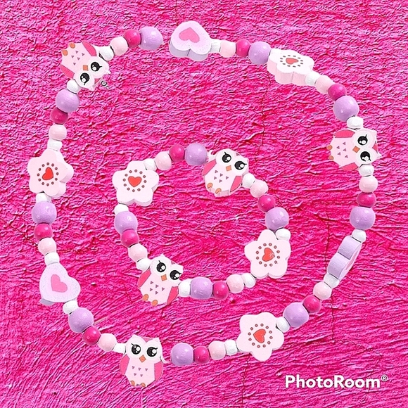 Cute wooden beads w/ owls, flowers, & hearts necklace & bracelet set for girls. - Picture 1 of 4